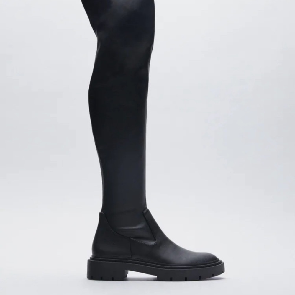 NWT. Zara Heeled Tall Boots. Black low-heeled boots. Size 8.